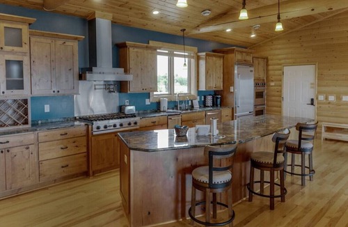 Aitkin House | Amazing Home- Beach, Dock, Water Toys, Firepit
