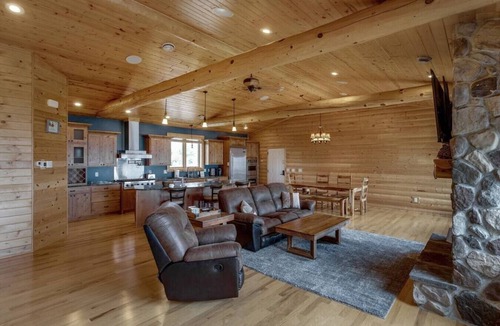 Aitkin House | Amazing Home- Beach, Dock, Water Toys, Firepit
