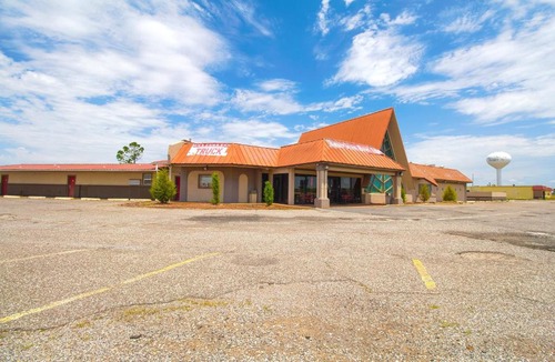 Perry Hotel | American Best Inn By OYO I-35 Perry near Lake McMurtry