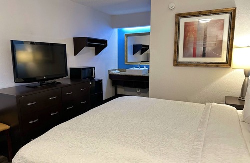 Flint Hotel | American Inn and Suites Bishop