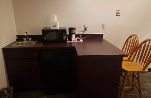 International Falls Hotel | Americas Best Value Inn & Suites International Falls