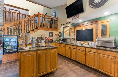 White Bear Lake Hotel | AmericInn by Wyndham White Bear Lake St. Paul