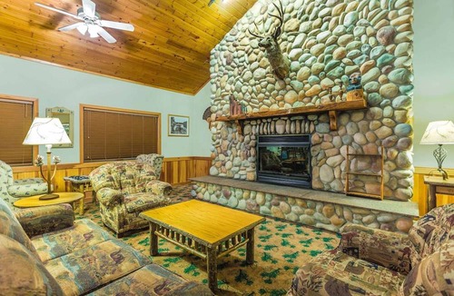 Wisconsin Dells Hotel | AmericInn by Wyndham Wisconsin Dells