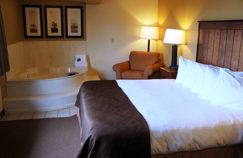 Two Harbors Hotel | AmericInn by Wyndham Two Harbors Near Lake Superior