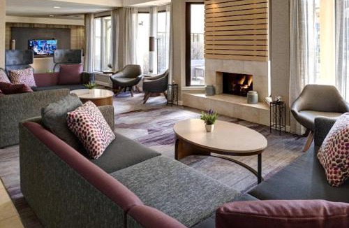 Brookfield Hotel | AmericInn by Wyndham Brookfield