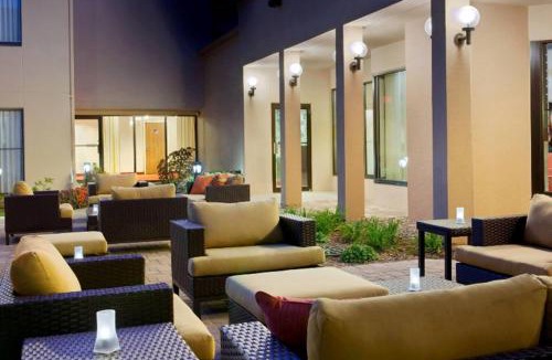 Brookfield Hotel | AmericInn by Wyndham Brookfield
