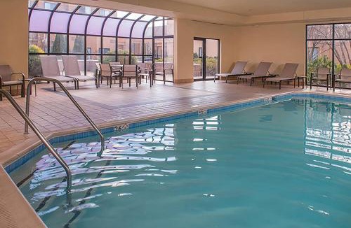 Brookfield Hotel | AmericInn by Wyndham Brookfield