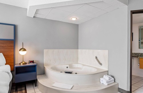 Crookston Hotel | AmericInn by Wyndham Crookston U of M Crookston
