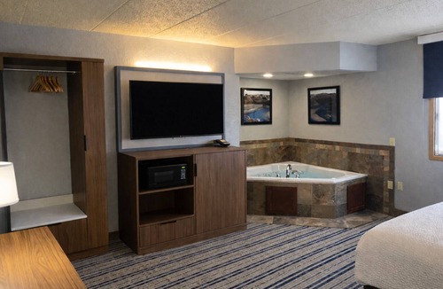 Dickinson Hotel | AmericInn by Wyndham Dickinson