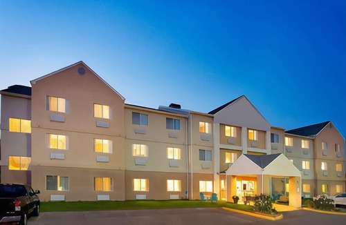 Duluth Hotel | AmericInn by Wyndham Duluth