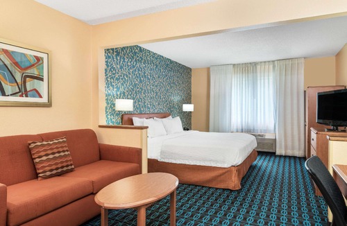 Duluth Hotel | AmericInn by Wyndham Duluth