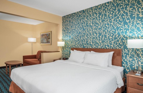 Duluth Hotel | AmericInn by Wyndham Duluth