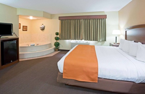 Fargo Hotel | AmericInn by Wyndham Fargo West Acres