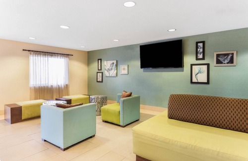 Frankfort Hotel | AmericInn by Wyndham Frankfort IN
