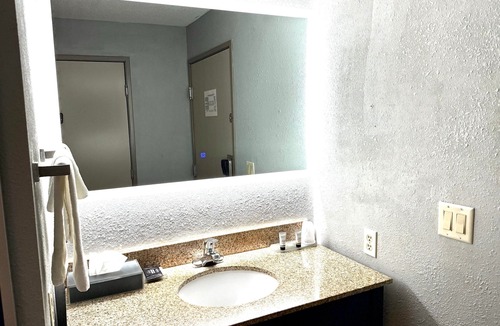Frankfort Hotel | AmericInn by Wyndham Frankfort IN