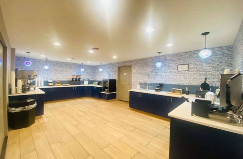 Glendale Hotel | AmericInn by Wyndham Glendale/Milwaukee