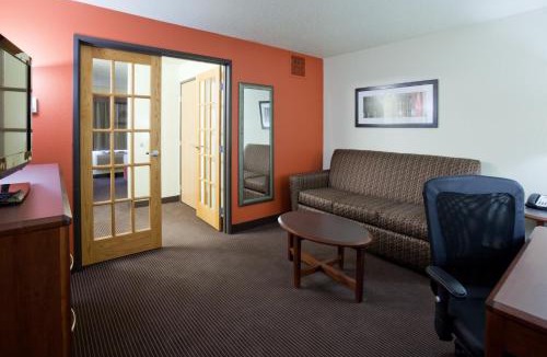 Grafton Hotel | AmericInn by Wyndham Grafton