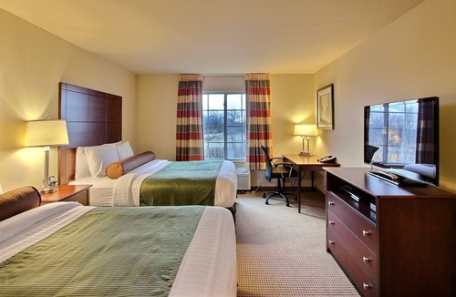 Oshkosh Hotel | AmericInn by Wyndham Oshkosh