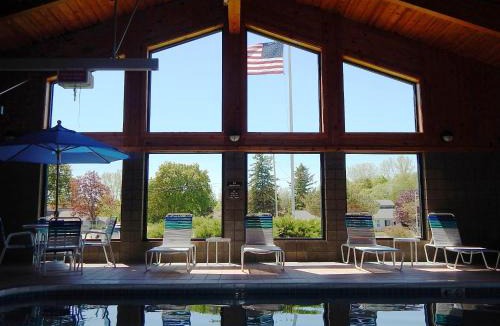 Sturgeon Bay Hotel | AmericInn by Wyndham Sturgeon Bay