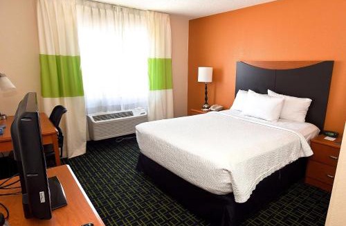 Southwest Topeka Hotel | AmericInn by Wyndham Topeka