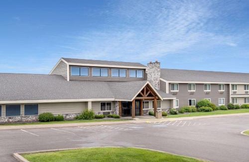 Two Harbors Hotel | AmericInn by Wyndham Two Harbors Near Lake Superior