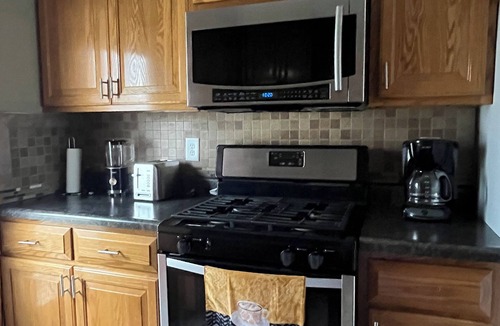 Topeka House | Amish Alley Guesthouse,no cleaning fee,near TLA
