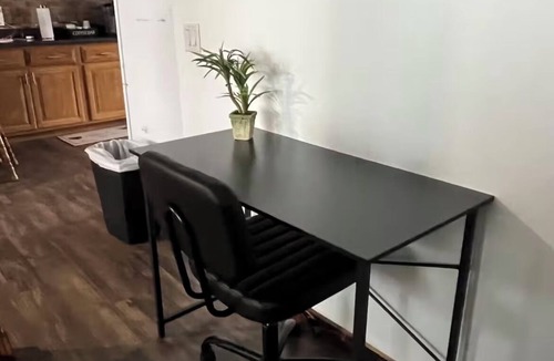Topeka House | Amish Alley Guesthouse,no cleaning fee,near TLA