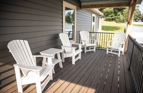 Dover House | Amish Country Cottage Sugarcreek