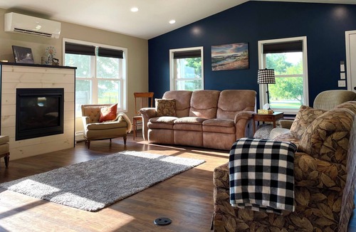 Shipshewana House | Amish Farm Country | Sleeps 18 | Quiet Getaway