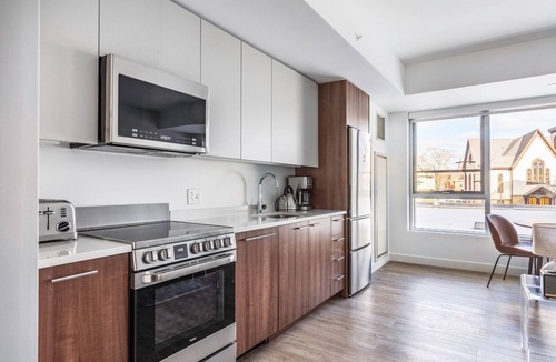 Central Square Apartment | Ample Central Square 1BR w/Gym, Doorman, Roof Deck