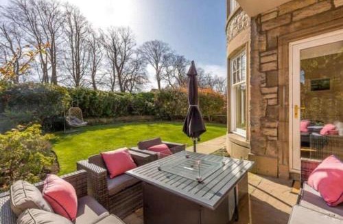 Cramond Bridge Villa | Amulree, Edinburgh City