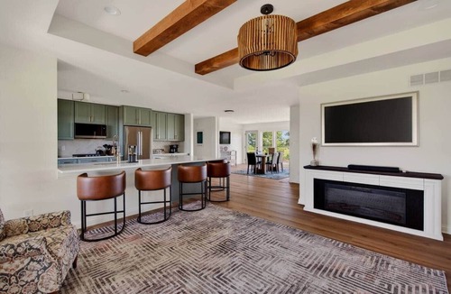 Bardstown House | Angel Share Overlook: Speakeasy, Sauna & Sunsets