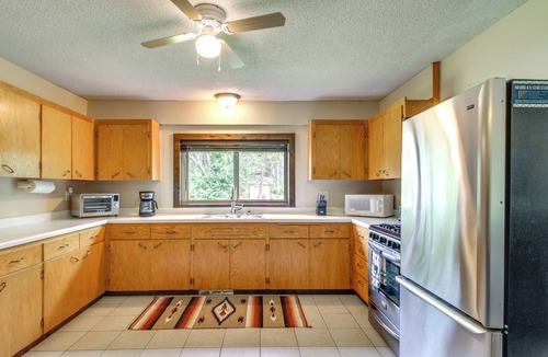 Baudette House | Anglers Paradise on Rainy River: Walk to Marina!