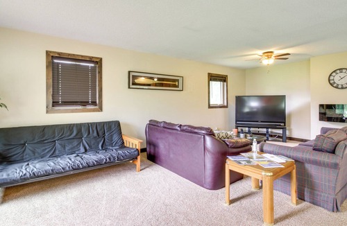 Baudette House | Anglers Paradise on Rainy River: Walk to Marina!