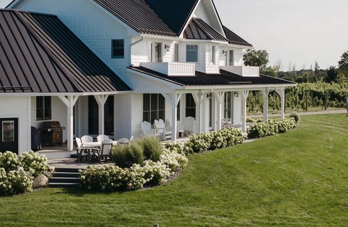 Williamsburg House | Ann Riley Farmhouse - Country Setting By The Horse Show