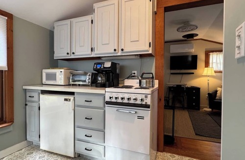 Orleans Cottage | Antique Cottage with King Bed, Kitchen, Bath, Private Yard & Path to Arey's Pond