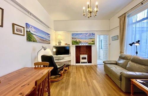 Cullercoats Apartment | Apartment 1 of 6 sea view, ground floor for 2