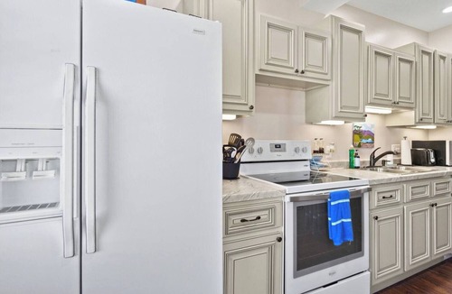 West Central Apartment | Apartment Near Parkview Field | Free Parking, Downtown Area