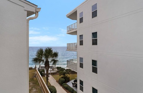 Seagrove Beach Apartment | Apartment ∙ 1 bedroom ∙ 4 guests