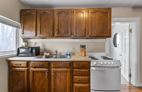 Fort Wayne Apartment | Apartment with Private Fenced Yard | Pets Welcome