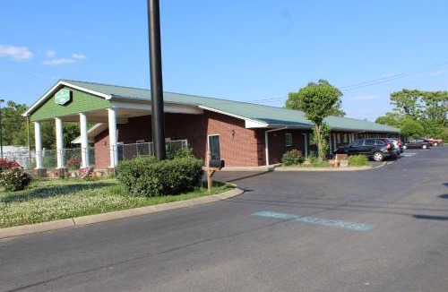 Talbot's Corner Hotel | Apple Annie's Inn