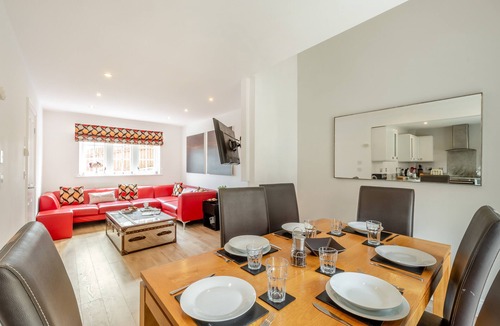Adderstone House | Apple Blossom - Three Bedroom House, Sleeps 6