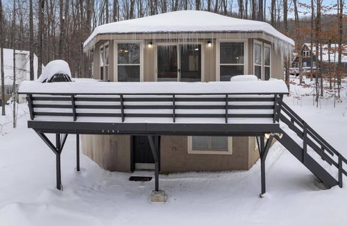 Harbor Springs House | Apres Chalet- Perfect Ski Getaway at Nubs Nob!