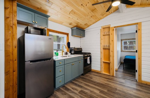 Mayfield Cottage | Arbutus Lake Cozy Cabin-Pontoon Rentals Available