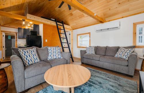 Mayfield House | Arbutus Lakeview-Fishing-Pet Friendly-Near TC!