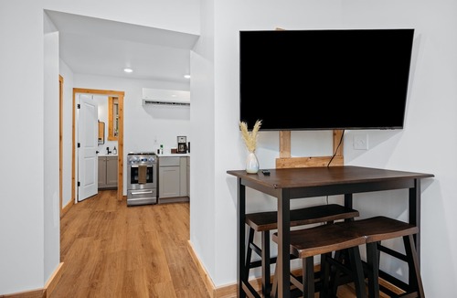 Mayfield Cottage | Arbutus | Pets OK | King Beds | Winter Wonderland!
