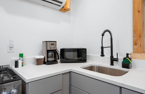 Mayfield Cottage | Arbutus | Pets OK | King Beds | Winter Wonderland!