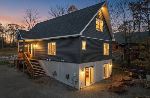 McHenry Ski Chalet | Arcade-HotTub-FirePit-5BD-EV-Starlink-NoCleaningFee