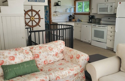 Arcadia Cottage | Arcadia BeachView Cottage- Lake Michigan is ready for you just across the lane!