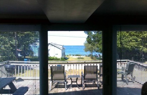 Arcadia Cottage | Arcadia BeachView Cottage- Lake Michigan is ready for you just across the lane!
